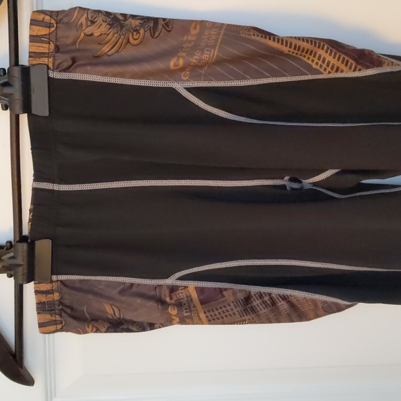 Dark Brown with Skull + Cityscape - Picture 3 of 16